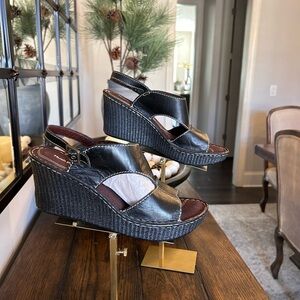 Hush puppies women’s leather sandals size 11